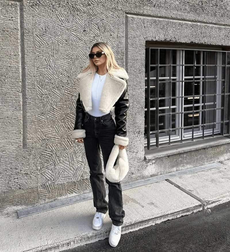 Stylish leather jacket with fur collar for cold days - Sofia