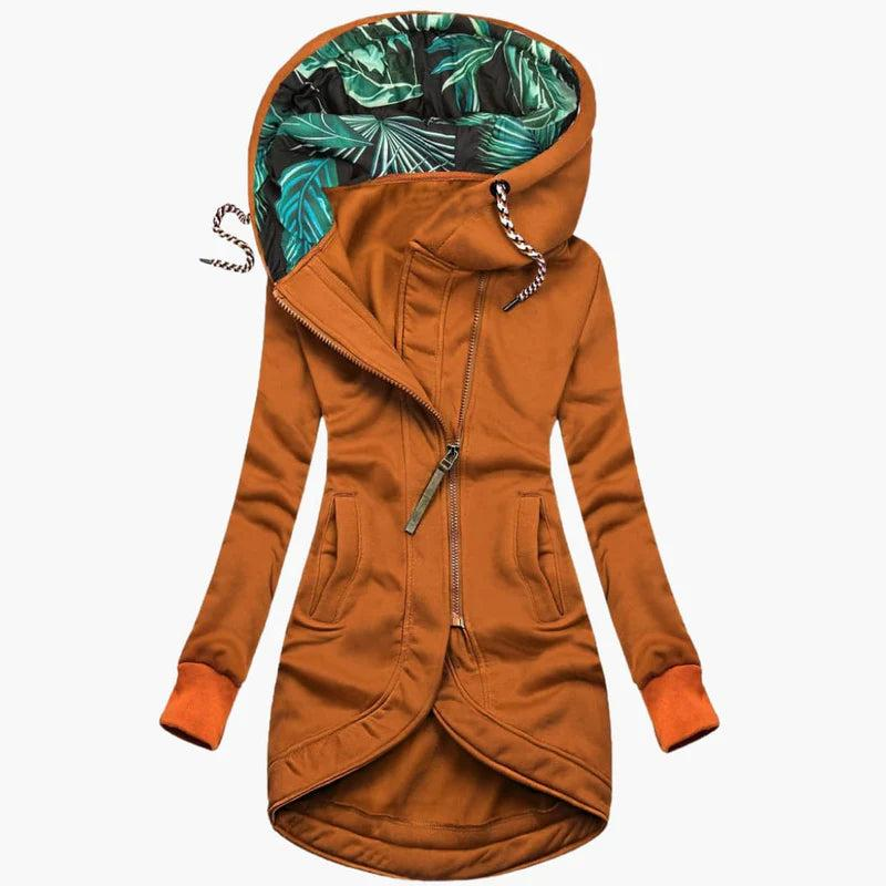 Orangebraune Variante der Jacke mit farblich passenden Ärmelbündchen, metallenem Reißverschlusszipper und grün gemustertem Kapuzenfutter. 6