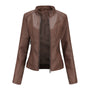 Braune Damen-Lederjacke mit Reißverschluss, modisch, elegant, Herbstmode, Oberbekleidung.
