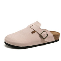 Beiger Clog aus Wildleder mit Schnalle, rutschfeste Sohle, komfortabler Freizeitschuh.
