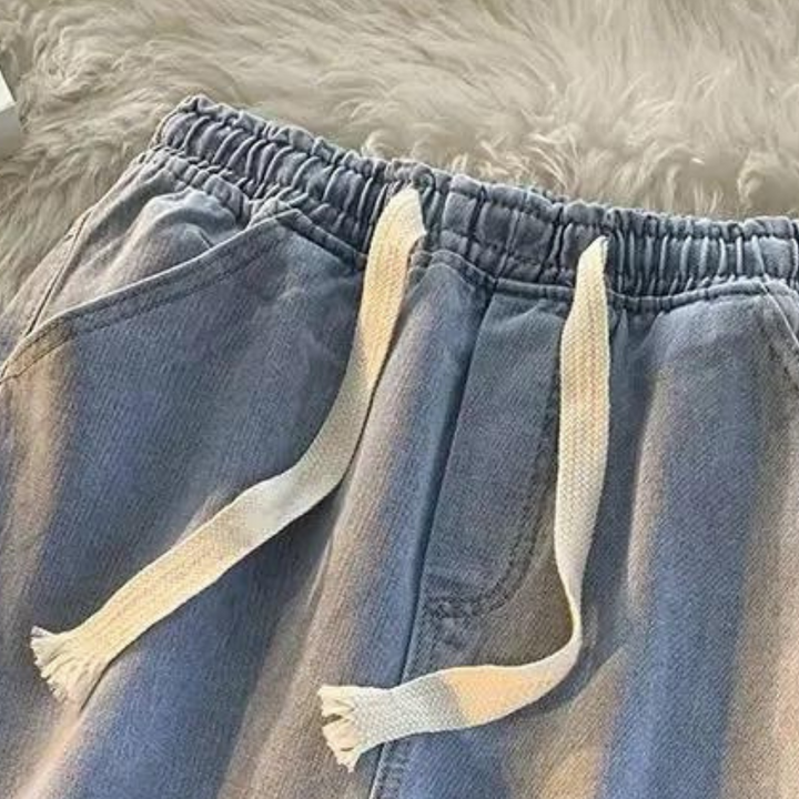 Blaue Jeans-Shorts mit Kordelzug, elastischer Bund, lässiger Stil, Damenmode.