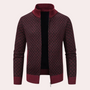 Bordeauxfarbener Strickjacke mit Reißverschluss, geometrisches Muster, Herrenmode, Winterkleidung.