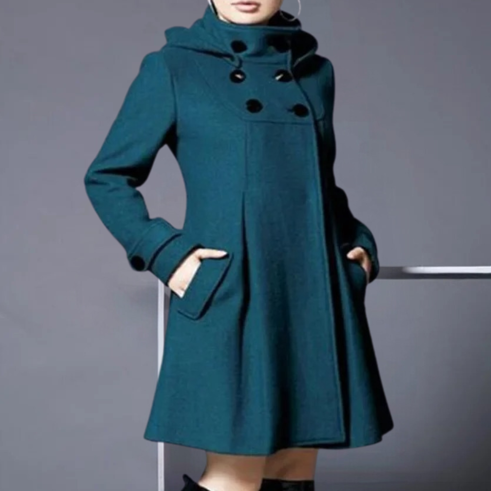Dunkelgrüner Damenmantel mit Kapuze, Knöpfen und Taschen, elegantes Design, Wintermode.
