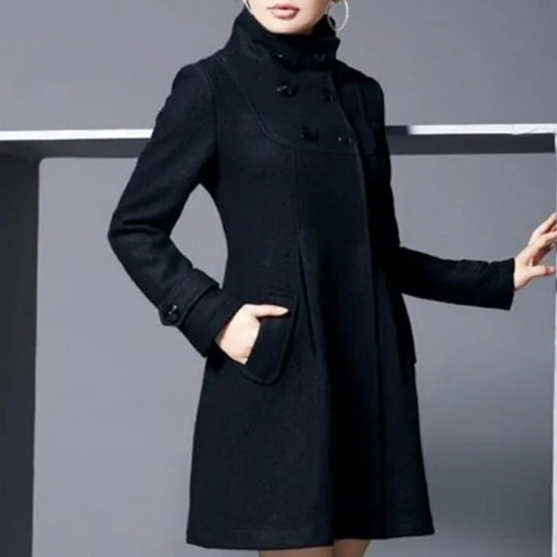 Schwarzer Damenmantel, elegantes Design, hoher Kragen, Knopfleiste, Herbstmode.