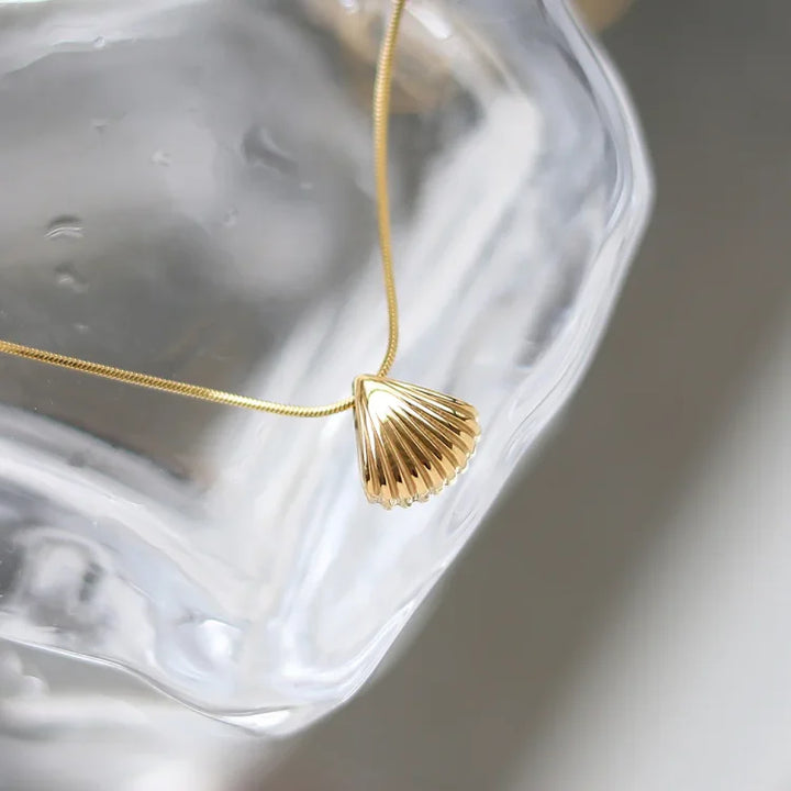 Golden Scallop Flower Necklace – Purple