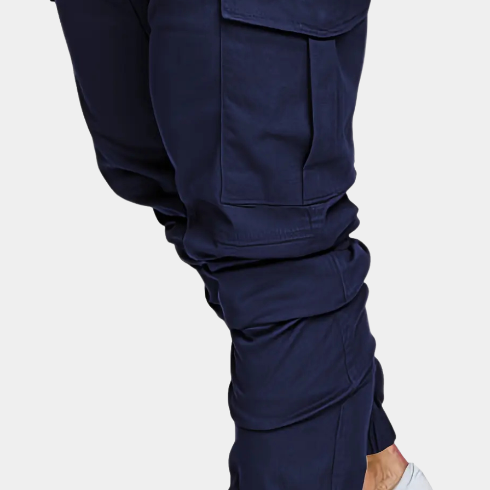 Dunkelblaue Cargohose für Herren, Baumwolle, seitliche Taschen, modisch, bequem.