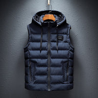Dunkelblaue Steppweste mit Kapuze, Reißverschluss, Herrenmode, Winterbekleidung, warm.