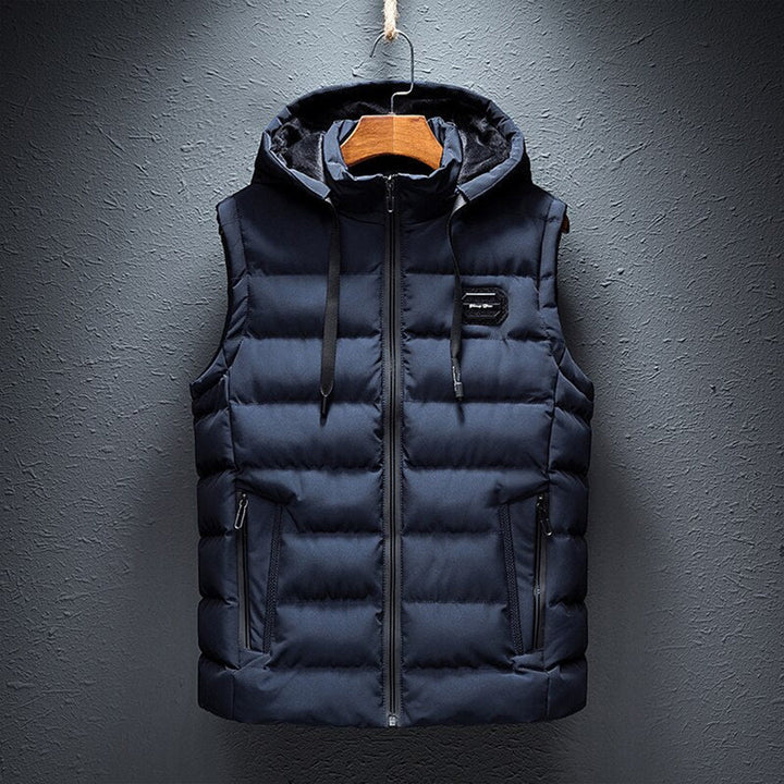 Dunkelblaue Steppweste mit Kapuze, Reißverschluss, Herrenmode, Winterbekleidung, warm.