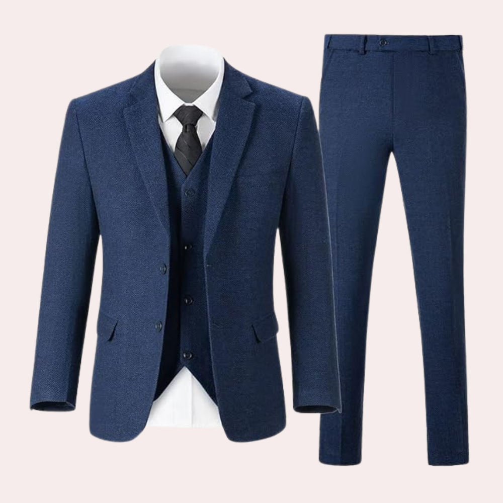 Dunkelblauer Herrenanzug, dreiteilig, mit Weste und Krawatte, elegantes Business-Outfit.
