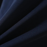 Dunkelblauer Stoff, Nahaufnahme, Textur, hochwertiges Material, für Bekleidung und Polsterung.
