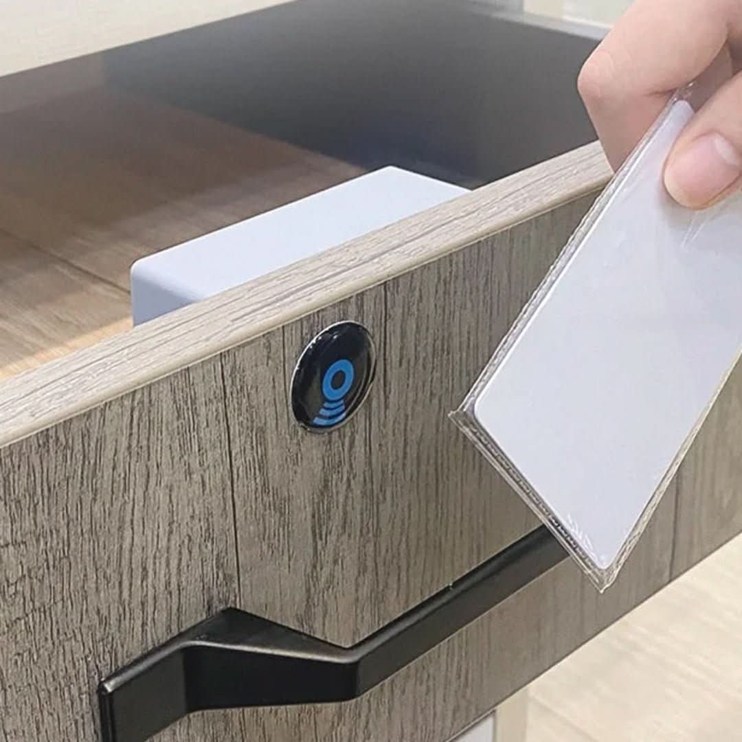 Electronic charging port with invisible sensor control - Vaultin