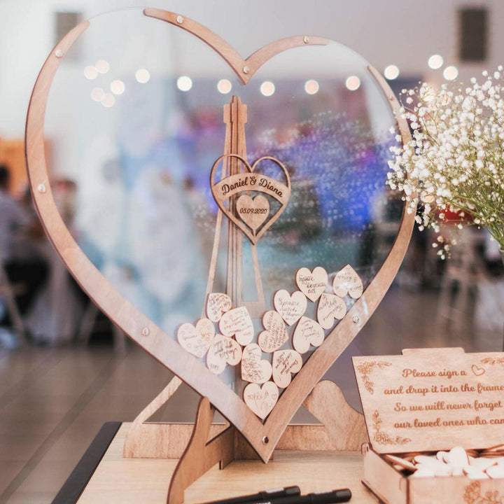 Heart-shaped wooden guestbook – Memoro