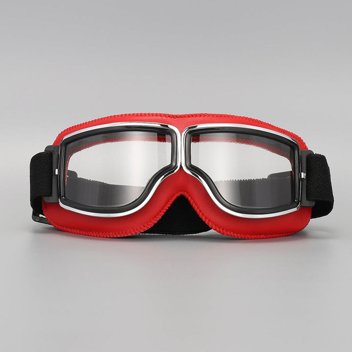 Frontansicht der Brille mit roter Lederpolsterung, Chromrahmen, klaren Gläsern und schwarzem Band. 10