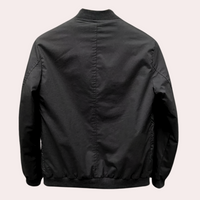 Schwarze Bomberjacke aus Baumwolle, Rückansicht, modisch, lässig, Herrenbekleidung.