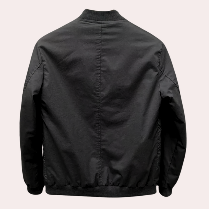 Schwarze Bomberjacke aus Baumwolle, Rückansicht, modisch, lässig, Herrenbekleidung.