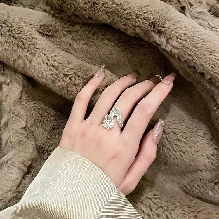 S-shaped Silver Zirconia Ring – Seraphine