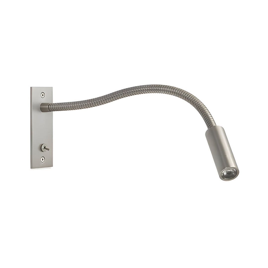 Wandlampe in mattem Nickel mit Wandplatte links, Kippschalter und geschwungenem Schwanenhals, freigestellt auf weißem Hintergrund. 10