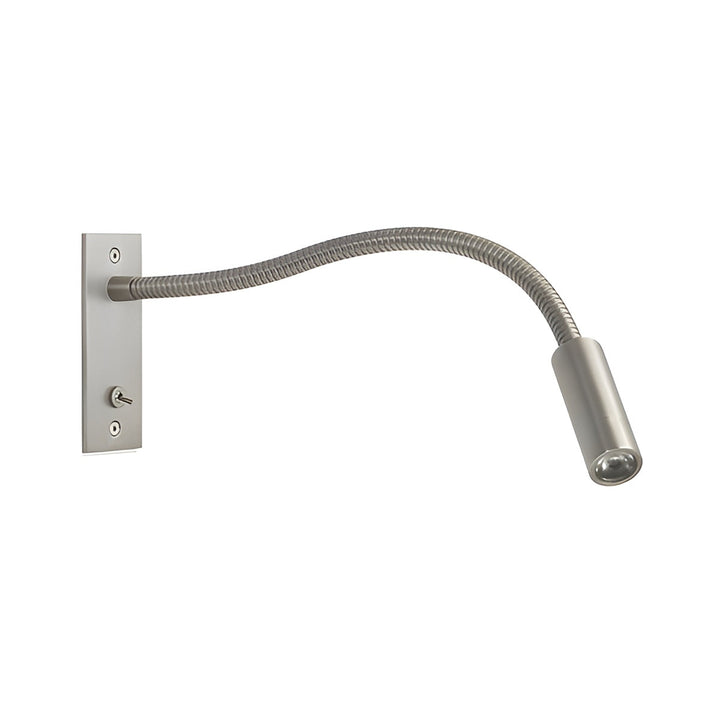 Wandlampe in mattem Nickel mit Wandplatte links, Kippschalter und geschwungenem Schwanenhals, freigestellt auf weißem Hintergrund. 10
