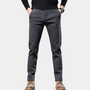 Graue Herren-Chinohose, Slim Fit, Baumwolle, lässig, modisch, ideal für Freizeitkleidung.