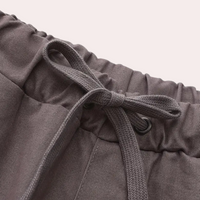 Graue Jogginghose mit Kordelzug, Baumwolle, bequem, Freizeitkleidung, Sportbekleidung.