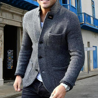 Graues Herren-Strickjacke, Knopfverschluss, elegantes Design, ideal für Herbstmode.
