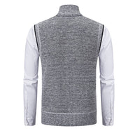 Grauer Herrenstrickpullover mit Stehkragen, Rückansicht, elegantes Design, Wintermode.