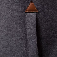 Grauer Wollmantel mit braunem Lederdetail, elegantes Design, hochwertige Wintermode.