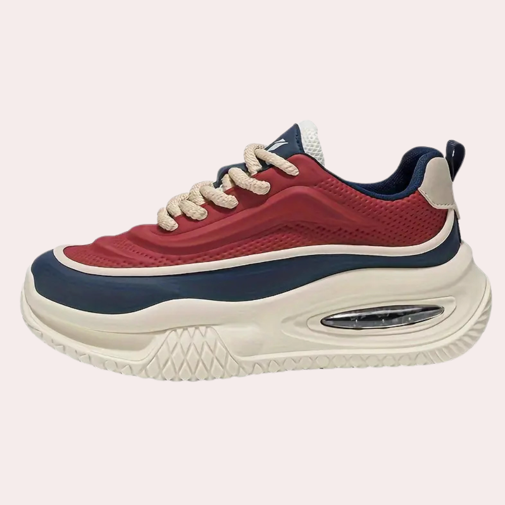 Rote und blaue Sneaker, atmungsaktiv, mit dicker Sohle, ideal für Sport und Freizeit.