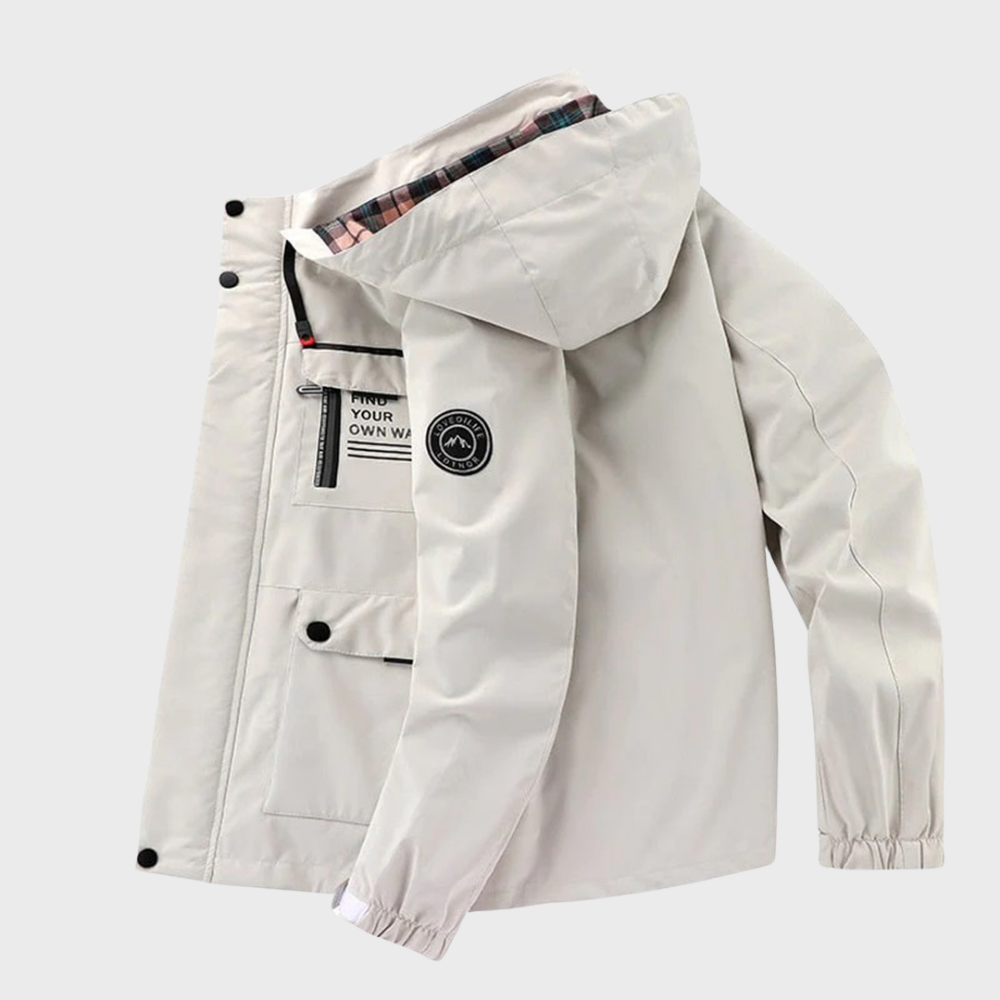 Weiße Herrenjacke mit Kapuze, Reißverschluss, Taschen, sportlich, wasserabweisend.