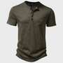 Armeegrünes Herren-Henley-Shirt, kurzärmelig, Baumwolle, Knopfleiste, lässig.