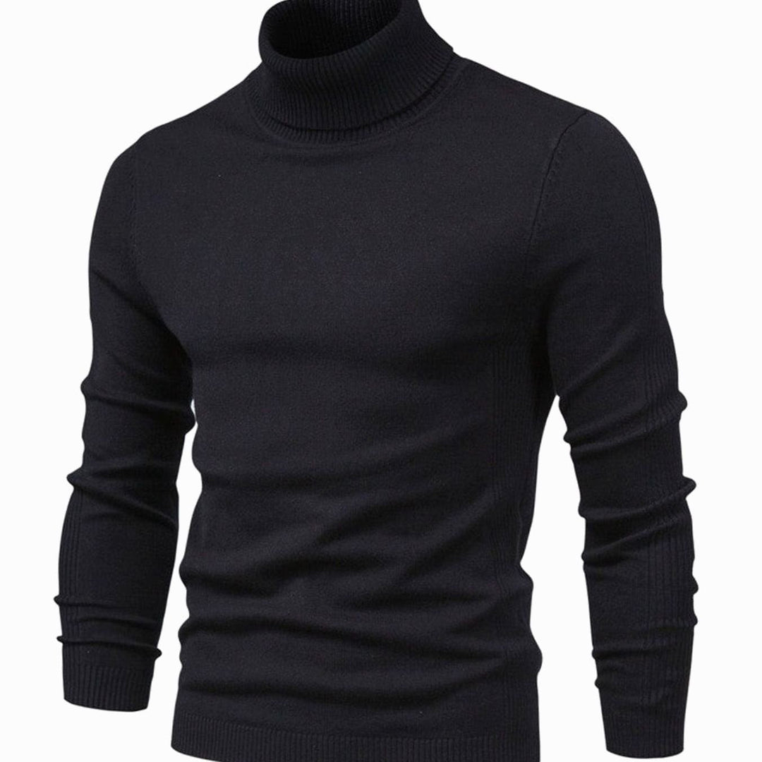 Rollkragenpullover in Schwarz, schräge Vorderansicht, mit Rippenkragen, gerippten Ärmelbündchen und schmaler Passform 2