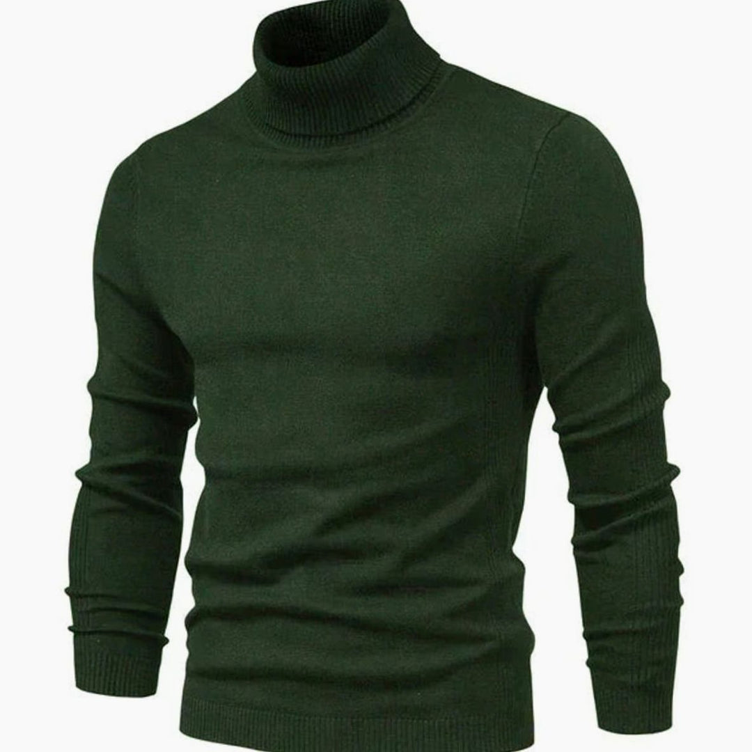 Rollkragenpullover in Dunkelgrün, schräge Vorderansicht, mit hohem Rippenkragen und eng anliegenden Ärmeln 5