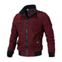 Herren Bomberjacke, bordeauxrot, Reißverschluss, stilvoll, modisch, Freizeitkleidung.
