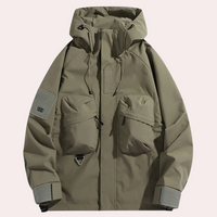 Khakifarbene Outdoorjacke mit Kapuze, Taschen und Reißverschlüssen, ideal für Herrenmode.