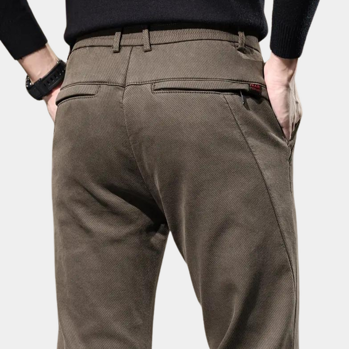 Braune Herren-Chinohose, Baumwolle, Rückansicht, eleganter Stil, Taschen, Freizeitmode