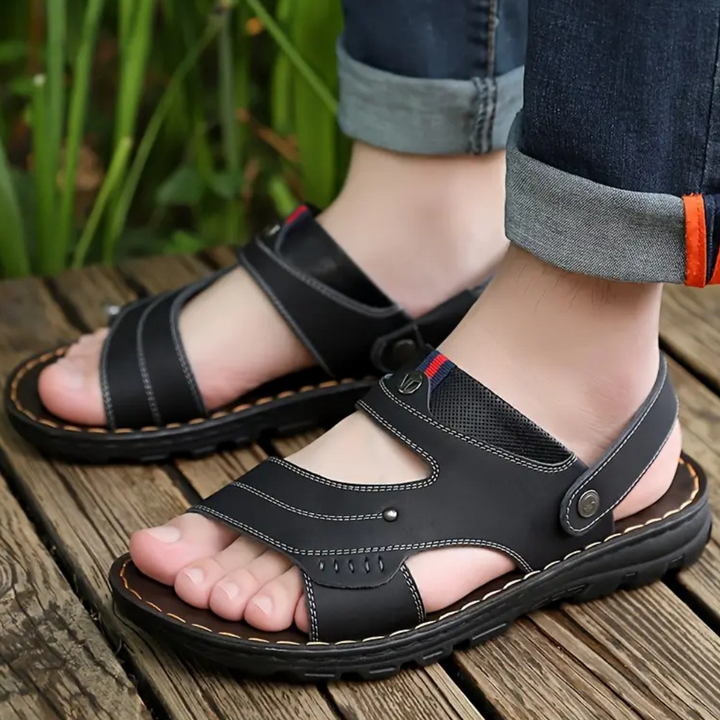 Schwarze Ledersandalen für Herren, bequem, rutschfest, ideal für Sommer, Freizeitkleidung.