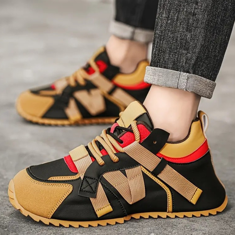 Schwarze und beige Sneaker mit rotem Akzent, sportlich, modisch, Unisex, Straßenschuhe.