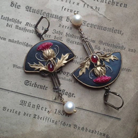 Pendientes bohemios con perlas y cristal rojo – Elodie