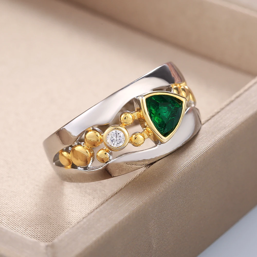 Vintage ring with green crystal – Aurora