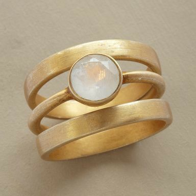 Vintage Golden Ring with Set Moonstone - Noctis