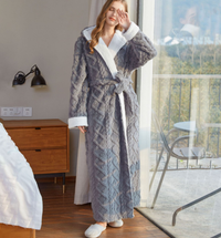 Varmer og behagelig fleece morgenkåbe til damer - Serena