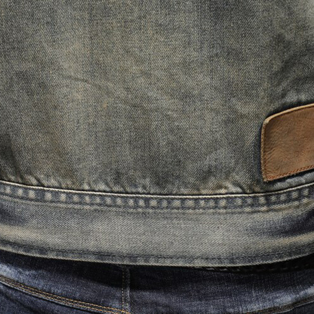 Denimjacke für Herren, blau, Vintage-Look, Nahaufnahme, robuste Baumwolle, modisch.
