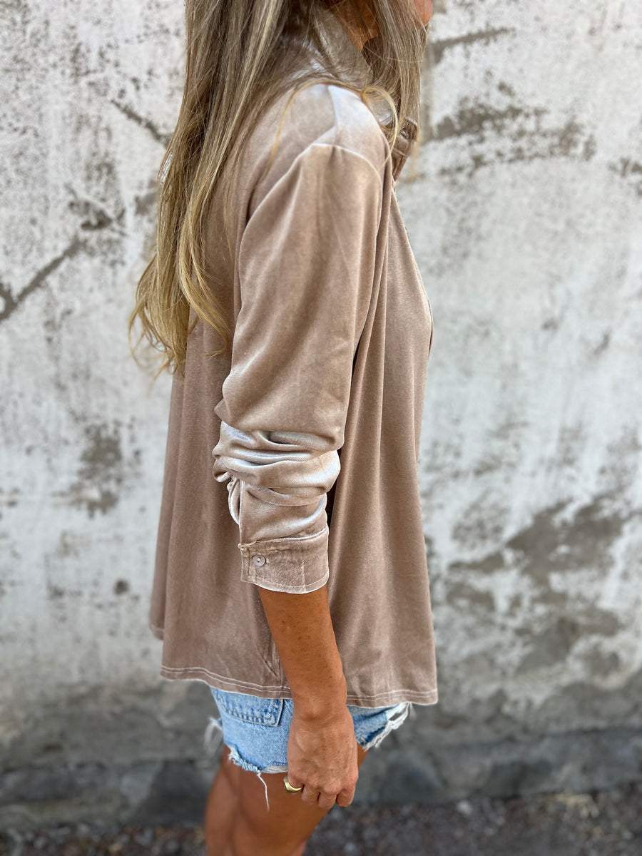 Trendy samtbluse med lange ærmer - Clara