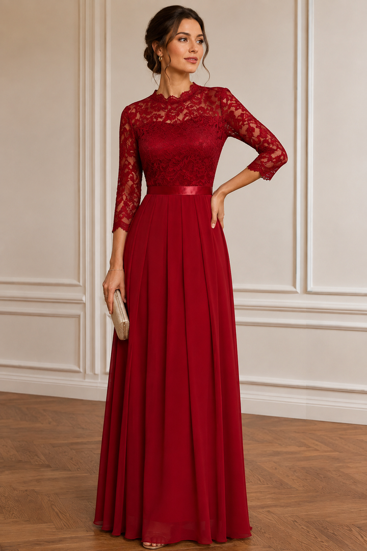 Rotes Maxikleid mit Spitzenoberteil und Satinband in der Taille, Frau mit Hochsteckfrisur posiert, eine Hand in die Hüfte 4