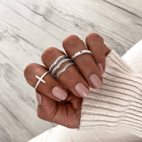 Trendy ring with cross detail – Amélie