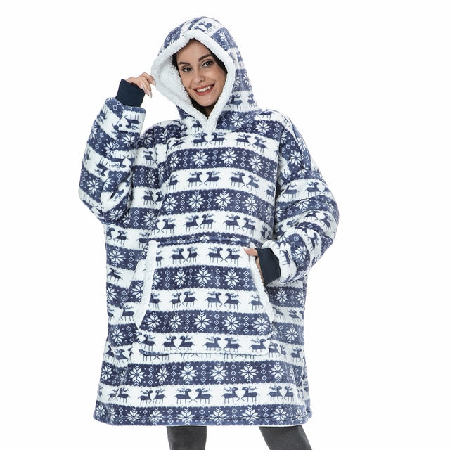 Damen Oversize Hoodie Decke, blau-weiß, Rentiermuster, warm, gemütlich, Wintermode.