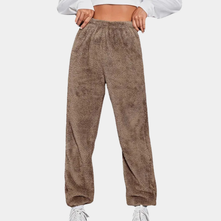 Flauschige braune Jogginghose Damen, bequem, elastischer Bund, Freizeitmode.