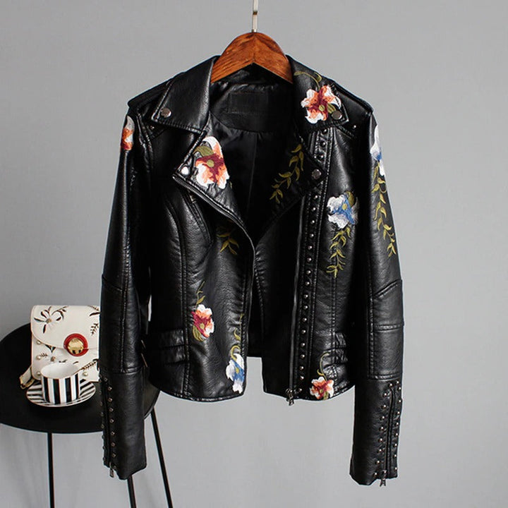 Brodert dames kunstskinnjakke i bikerstil – Eleonora
