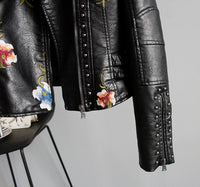 Brodert dames kunstskinnjakke i bikerstil – Eleonora
