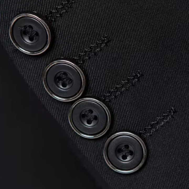 Schwarzer Anzugärmel mit vier Knöpfen, elegantes Design, hochwertige Herrenmode.